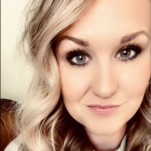 Meet your Posher, Alicia